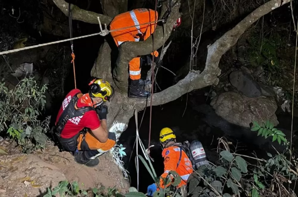 Corpo em decomposição é encontrado em córrego com esgoto em Sabará, na Grande BH