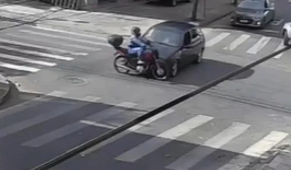 Motociclista morre após colisão em BH; condutor do carro dirigia sem CNH e sob efeito de álcool