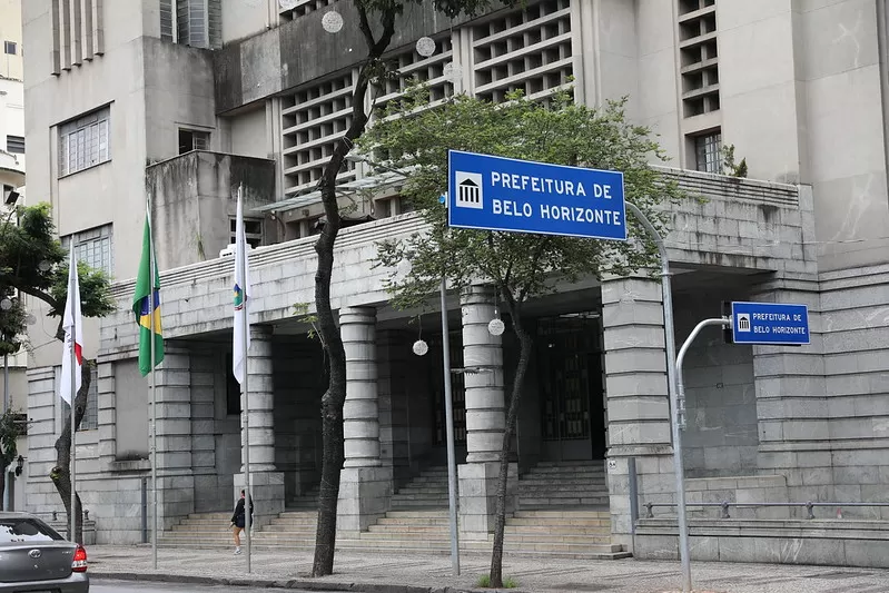 PBH destina R$ 30 milhões para quitar férias-prêmio de professores e tenta encerrar greve