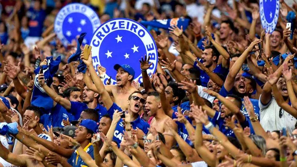 Torcida do Cruzeiro é a quinta maior do país e amplia vantagem sobre o Atlético, segundo nova pesquisa