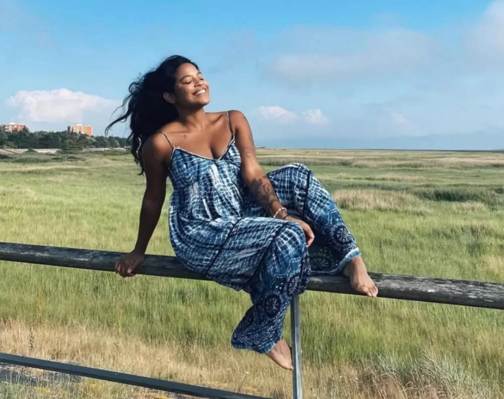 Corpo de Juliana Marins chega ao Brasil nesta terça após queda em vulcão na Indonésia