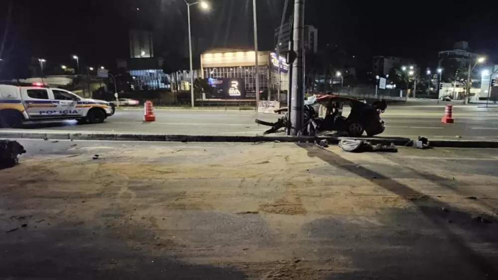 Perseguição termina em colisão e feridos na Cristiano Machado, em BH