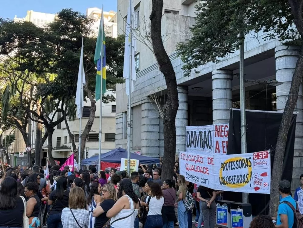 Professores mantêm greve em BH e 90% das escolas seguem sem aulas após 26 dias de paralisação