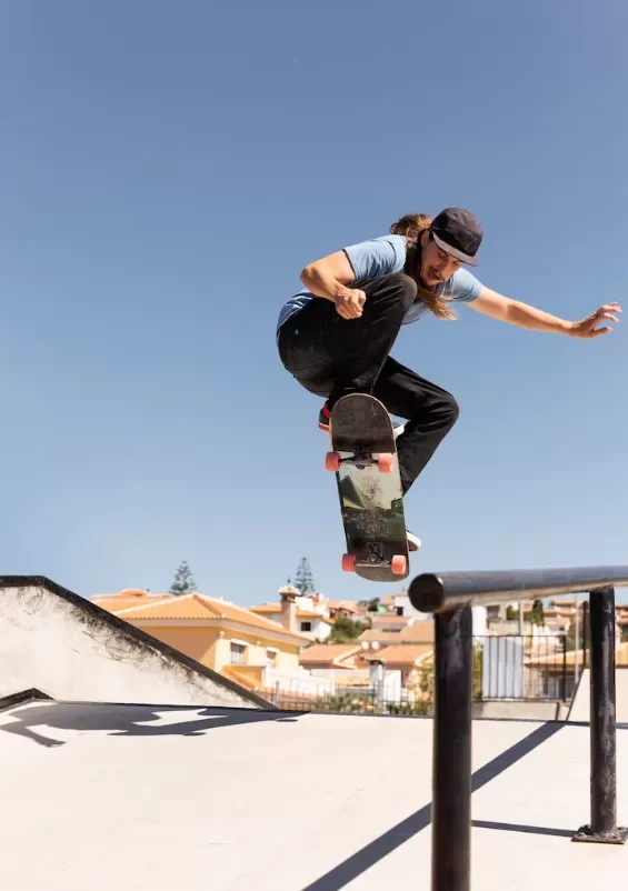 Parque Ecológico de Ribeirão das Neves recebe SKT Day 2025 com atrações de skate e basquete