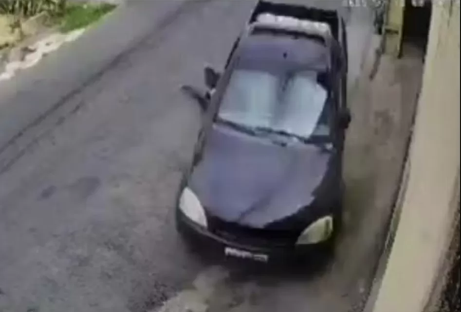 Criança pula de carro desgovernado e sai ilesa após acidente em Santa Luzia