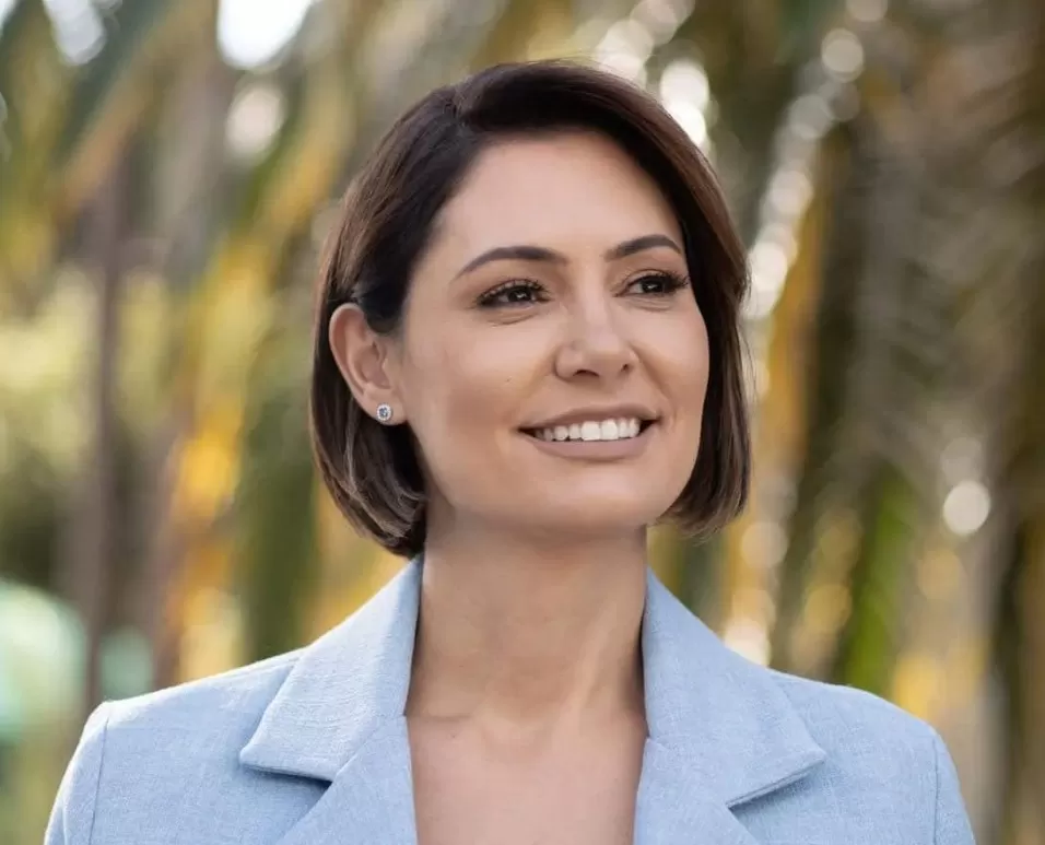 Michelle será candidata ao Senado pelo DF e Carlos Bolsonaro disputará vaga por SC, confirma Jair Bolsonaro