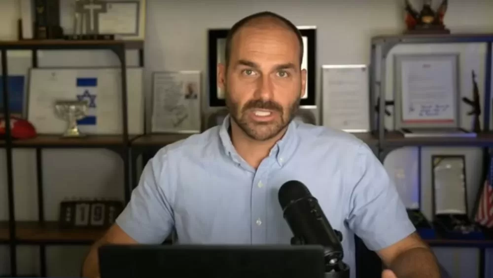 Eduardo Bolsonaro afirma que não vai renunciar após fim da licença na Câmara