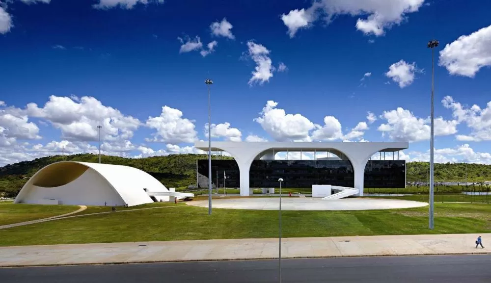 Minas sanciona lei que autoriza uso de créditos previdenciários para reduzir dívida pública