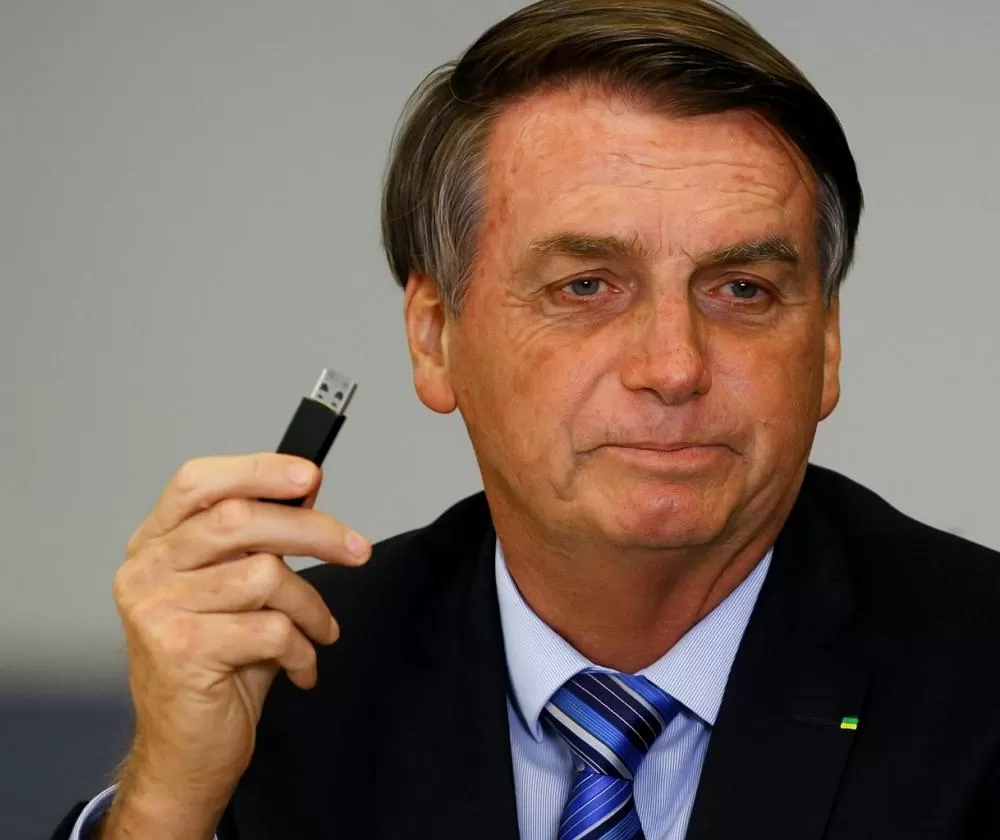PF descarta relevância de pen drive encontrado na casa de Bolsonaro