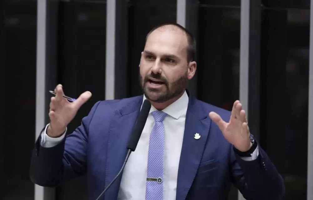 STF bloqueia contas de Eduardo Bolsonaro em inquérito sobre articulações nos EUA