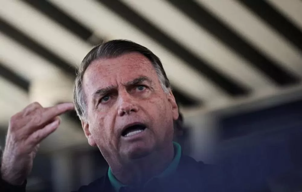 Moraes dá 24 horas para defesa de Bolsonaro se manifestar sobre postagens