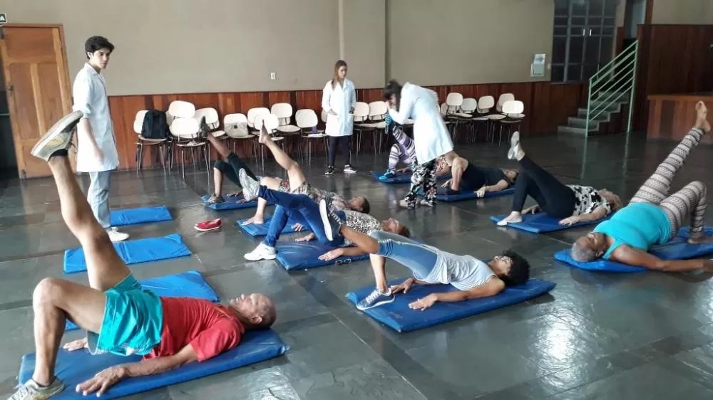 UFMG seleciona voluntários para estudo sobre tratamento da dor lombar com yoga e educação