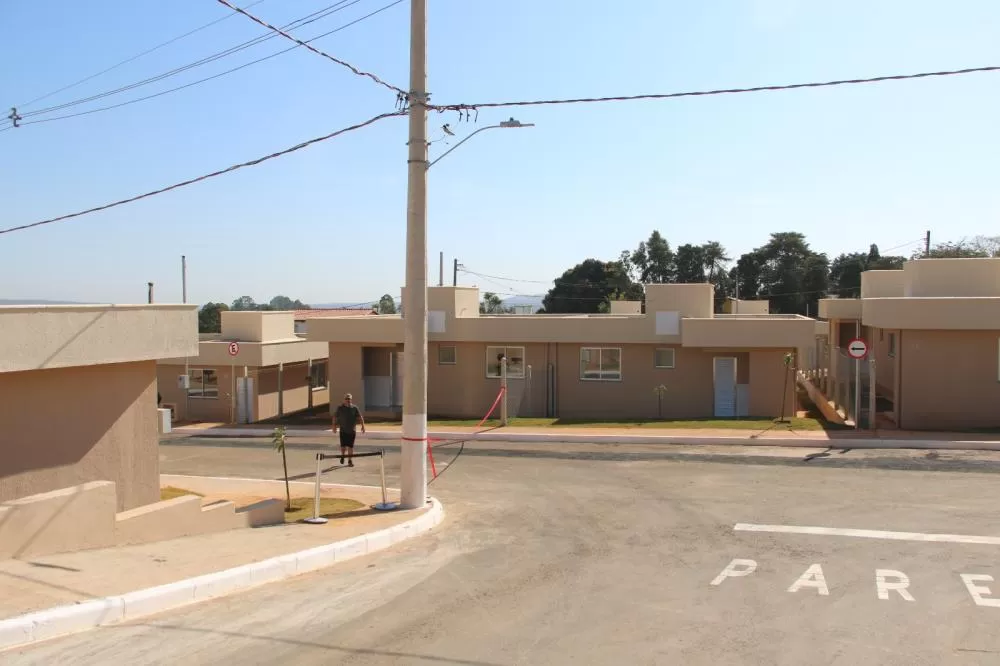Lagoa Santa entrega moradias populares e prevê mais 10 novas casas
