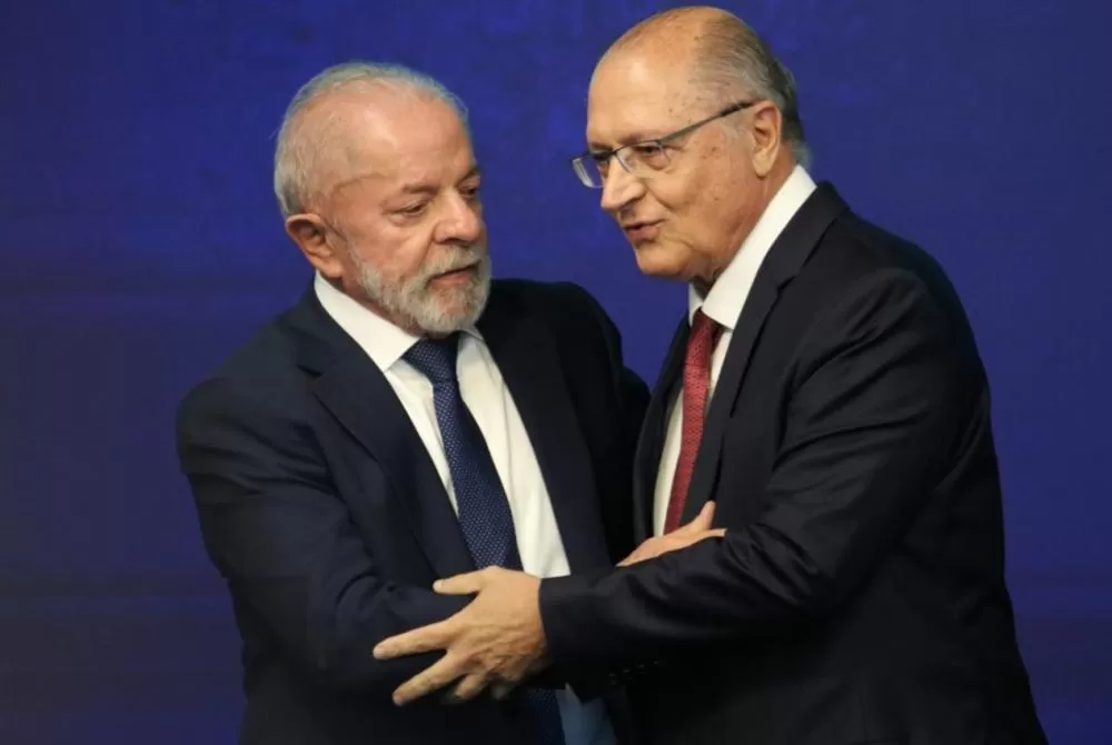 Governo Lula reafirma soberania diante de tarifa dos EUA e mantém apelo ao diálogo