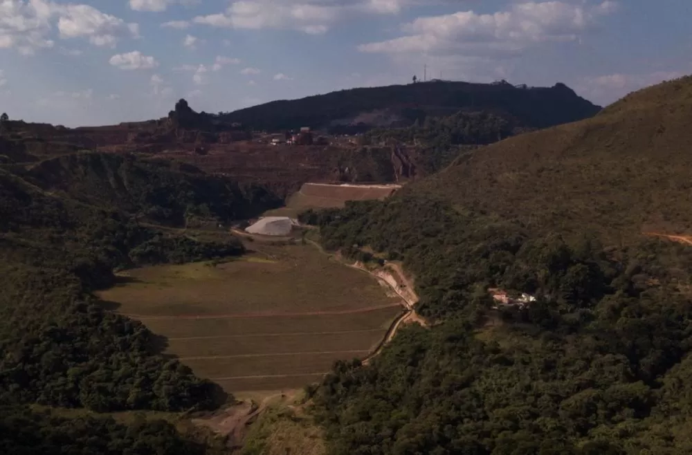 Famílias começam a deixar suas casas nesta terça por risco em barragem de Brumadinho