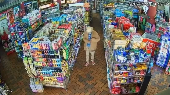 Idoso é flagrado tentando furtar garrafas de azeite em padaria no Centro de Lagoa Santa