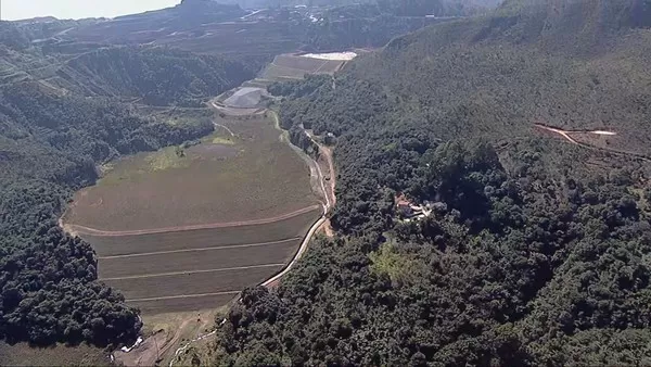 Após elevação de risco em barragem, mineradora firma acordo com MPMG e famílias são retiradas em Brumadinho
