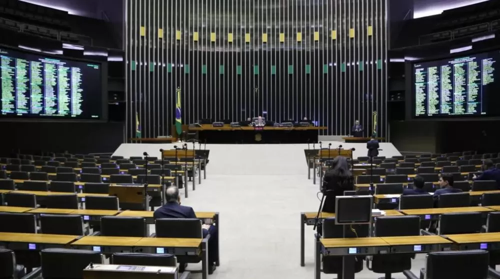 Câmara cassa mandatos de 7 deputados após decisão do STF e reconfigura bancada