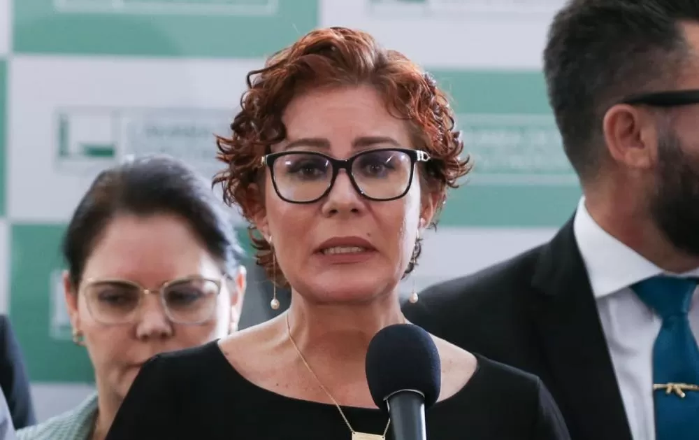 AGU anuncia que vai agilizar extradição de Carla Zambelli após decisão de Moraes