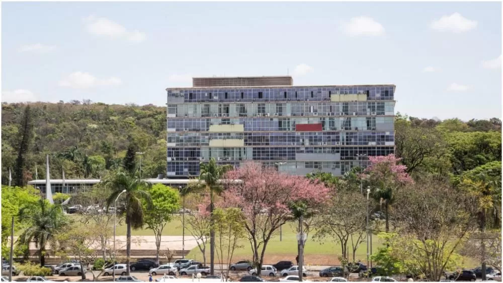 UFMG cria vestibular seriado e amplia acesso com 30% das vagas para nova seleção