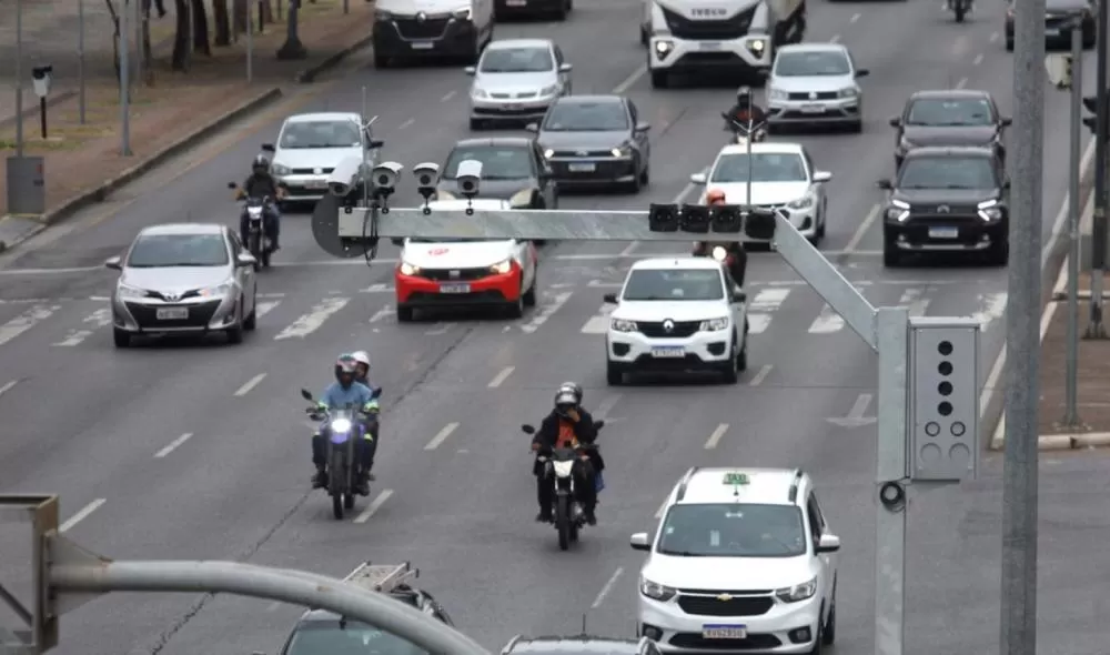 Novos radares começam a ser instalados em BH para coibir infrações