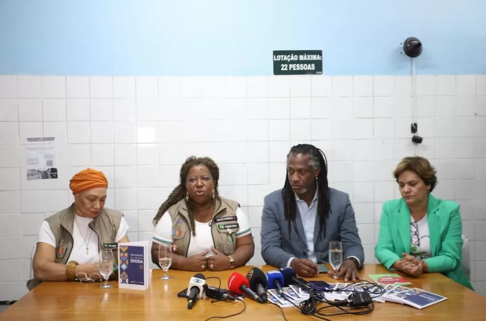 Chegada de voos com brasileiros deportados dos EUA deve aumentar em Confins 