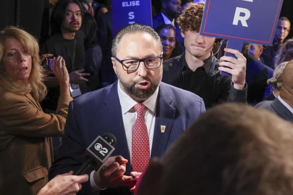 Conselheiro de Trump declara apoio a Jair Bolsonaro e promete não desistir até sua liberdade