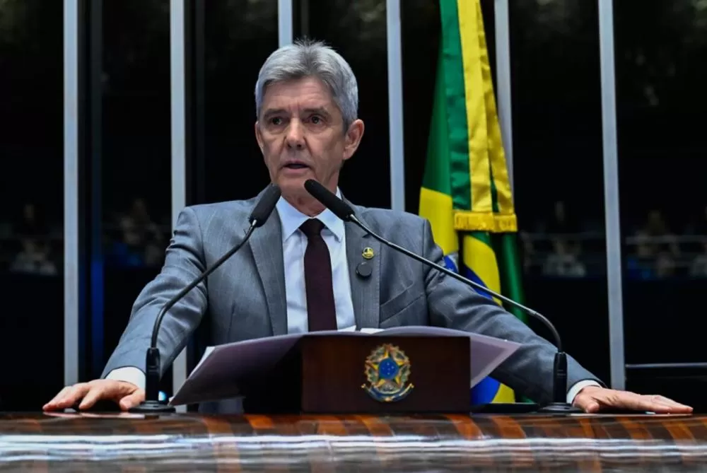 Senadores protocolam pedido de CPI para investigar pedofilia e erotização infantil