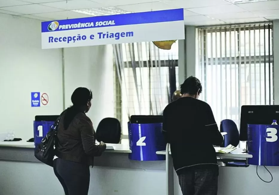 PF realiza operação contra fraudes no INSS envolvendo ex-funcionários da Caixa