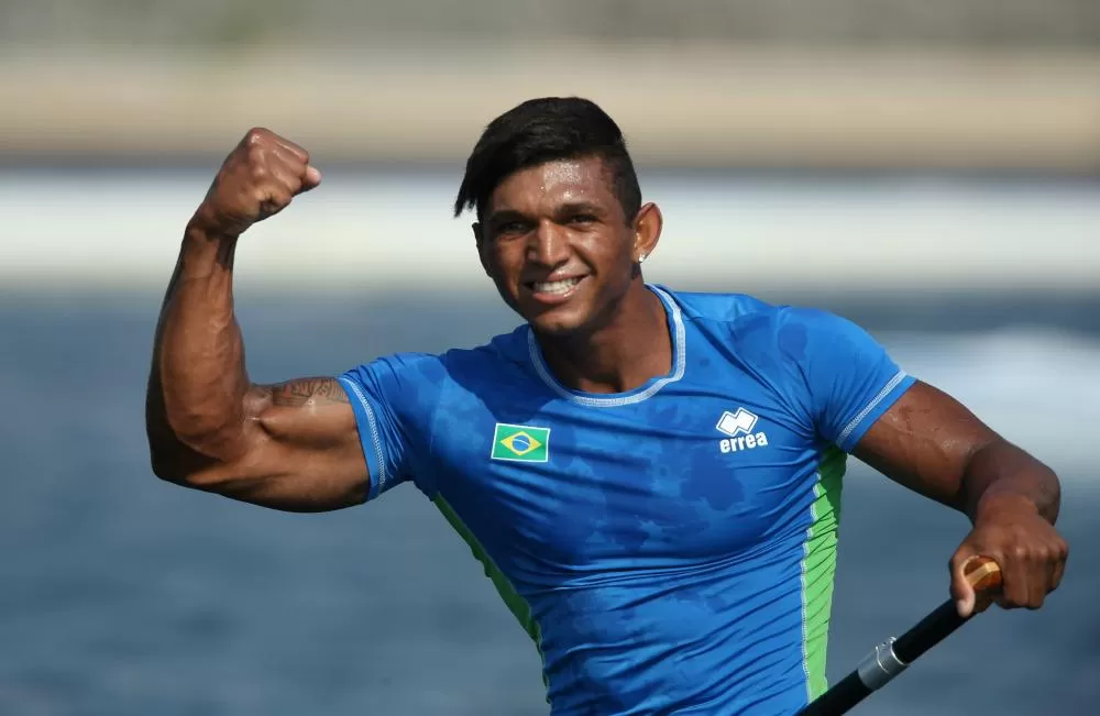 Isaquias Queiroz desiste do Mundial de Milão devido a problemas de saúde