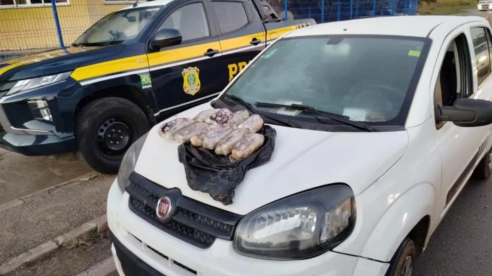 PRF intercepta carro com 2,5 kg de skunk e prende motorista na BR-381, em Sabará