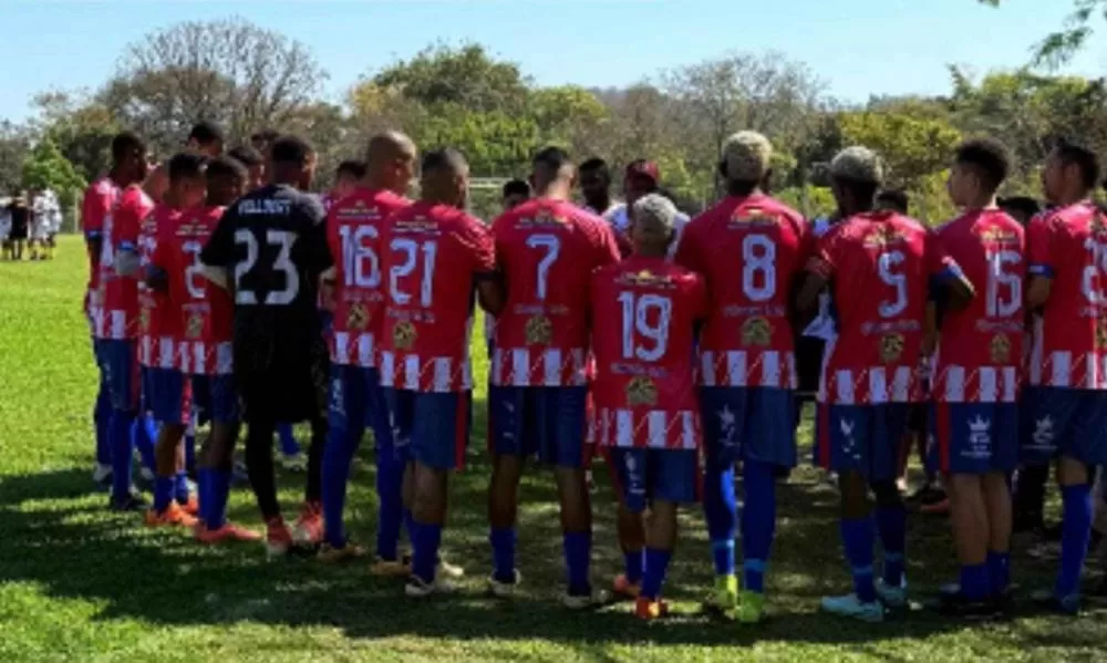 Jogador de futebol amador é morto a tiros durante partida em Ribeirão das Neves