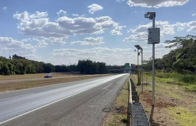 Justiça determina que governo Lula religue radares em rodovias federais