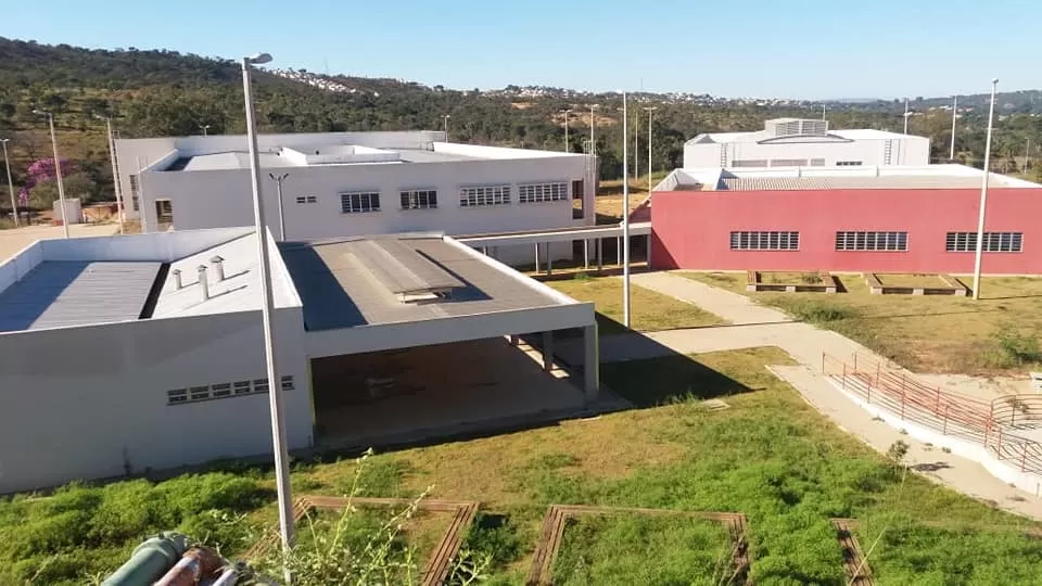 Escola em Lagoa Santa tem aulas suspensas após furto de fiação em invasão noturna