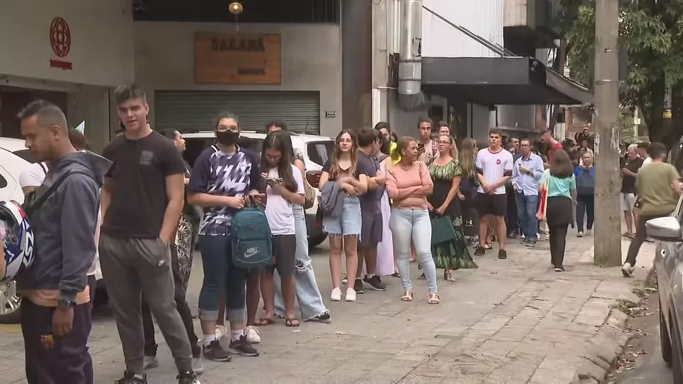 Ultimo dia para regularização do título de eleitor provoca filas enormes em cartórios eleitorais na região