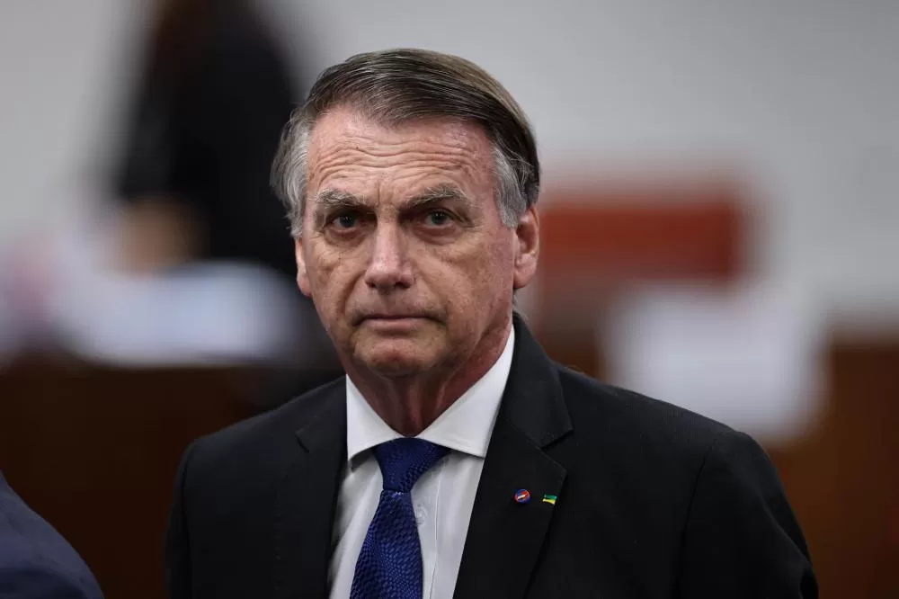 Bolsonaro nega plano de fuga e pede ao STF a revogação da prisão domiciliar