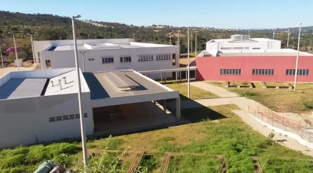 Escola Padre Menezes retoma parcialmente as aulas após furto de fiação em Lagoa Santa
