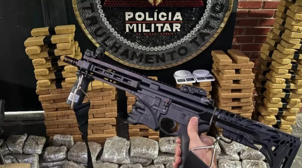 PM apreende mais de 300 kg de drogas e fuzil em Belo Horizonte