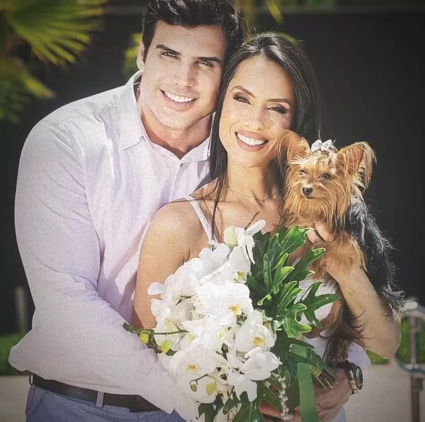 Empresário indiciado por homicídio ostentava armas e distintivo da esposa delegada