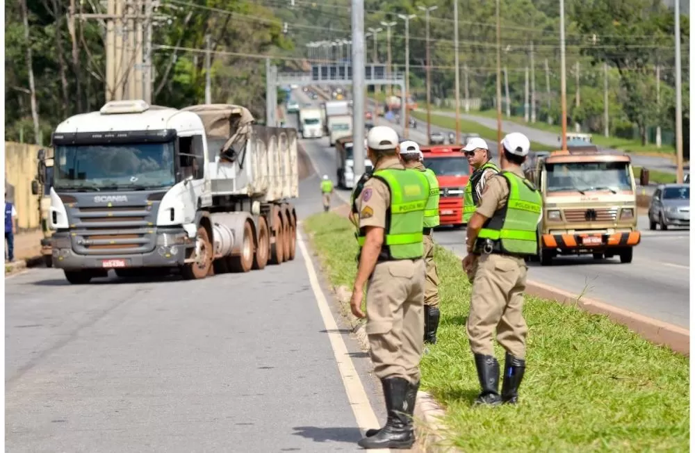 CRLV 2025 passa a ser exigido em Minas Gerais; veja prazos e regras