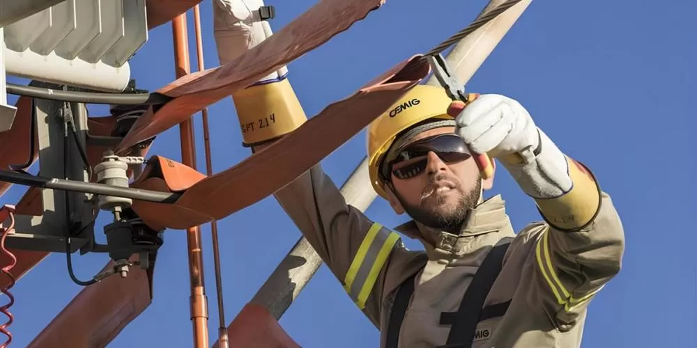 Cemig abre inscrições para concurso com 150 vagas de eletricista