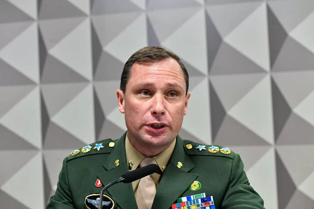 Mauro Cid solicita saída do Exército após alegar prejuízos na carreira por delação
