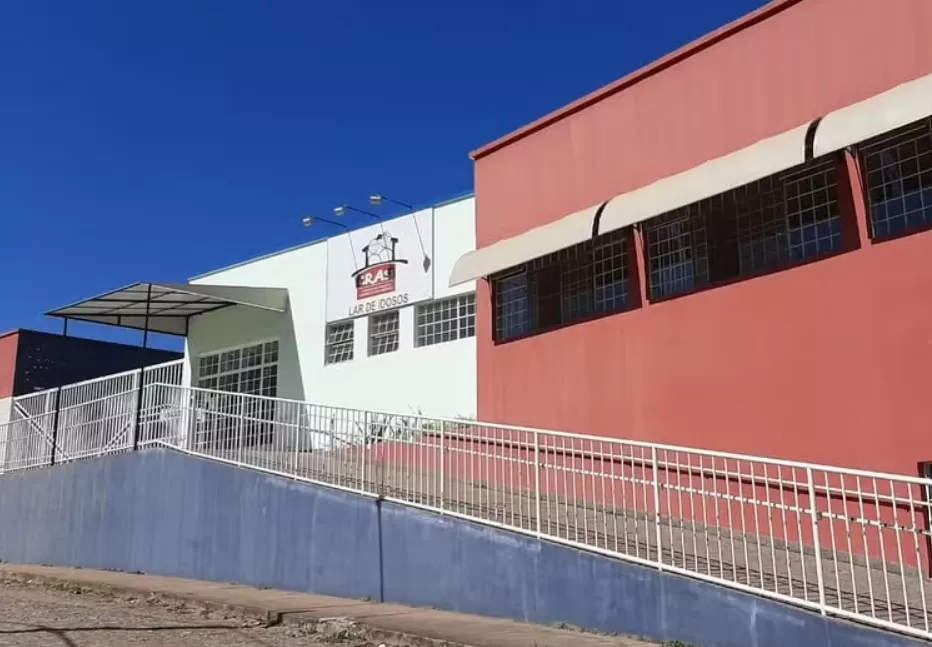 Surto de Covid-19 é confirmado em lar de idosos em Itaúna