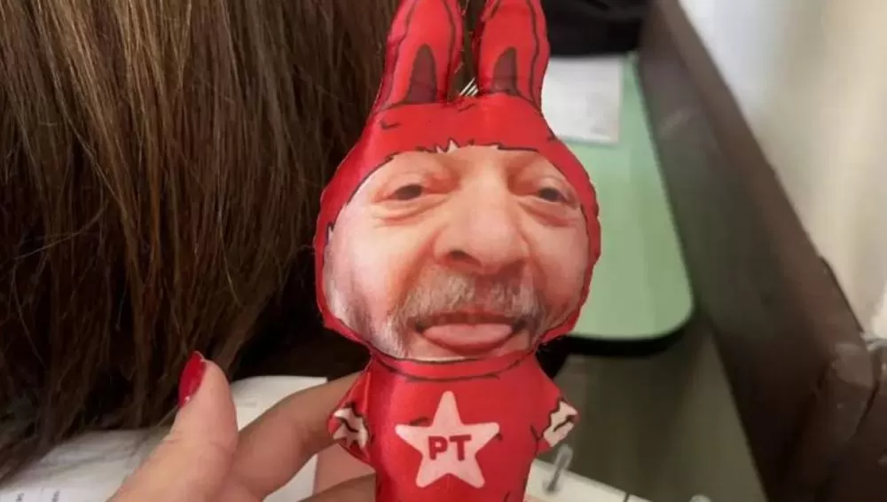 ‘Lalulu’: boneco com rosto de Lula viraliza e ganha versões à venda na internet
