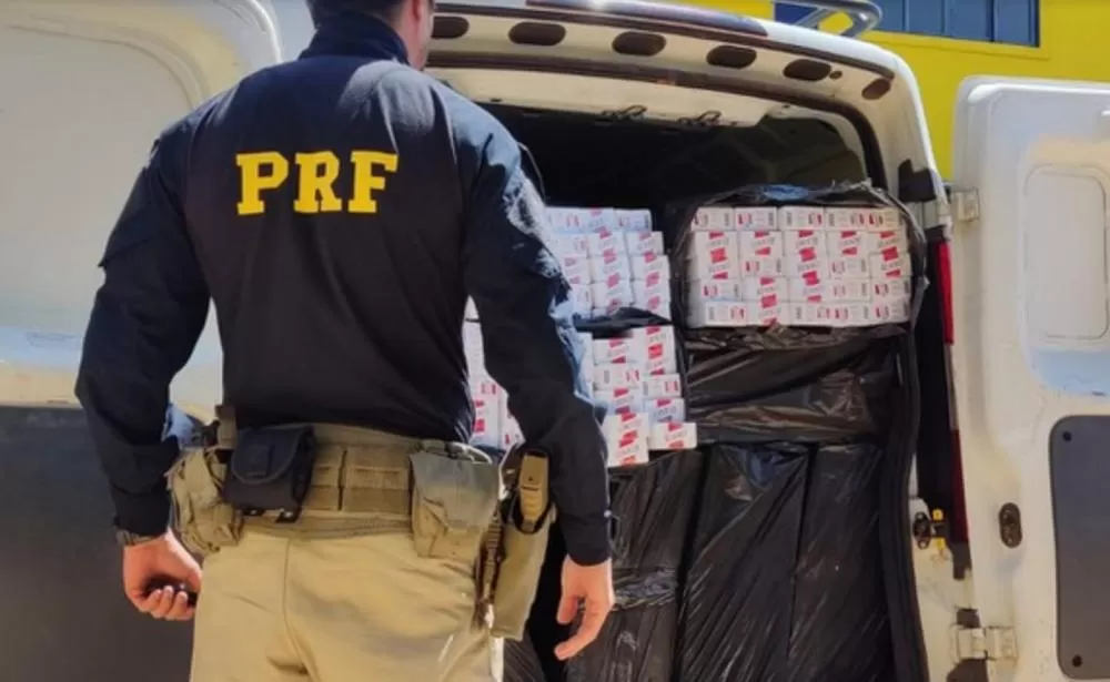 PRF apreende 17,5 mil maços de cigarros contrabandeados na BR-365