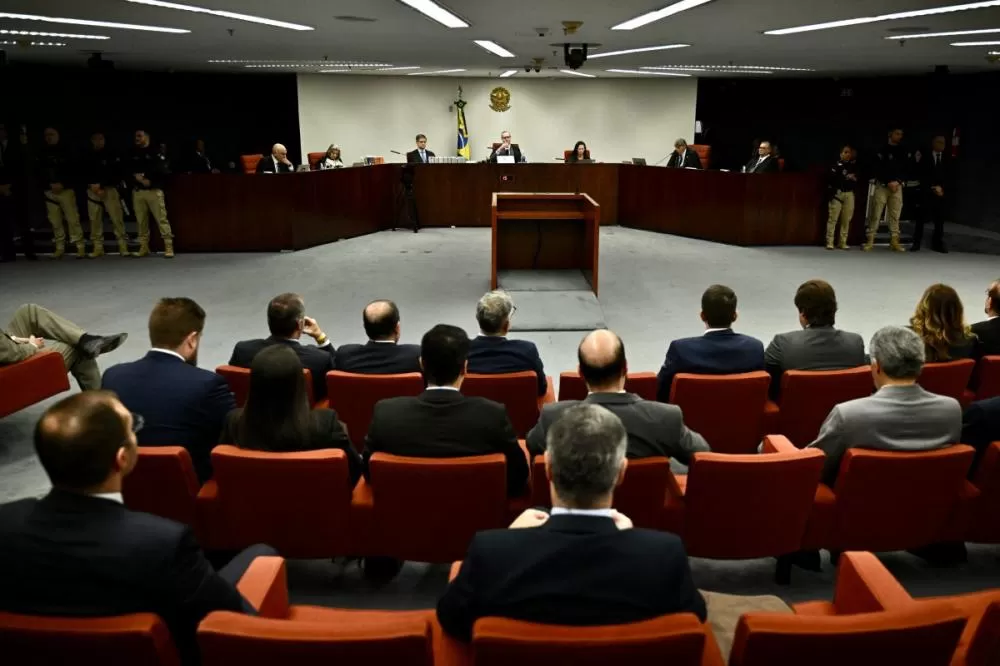 Voto de Cármen Lúcia pode definir julgamento de Bolsonaro e aliados no STF