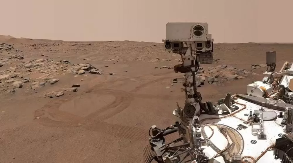 Rover da Nasa encontra sinais inéditos que podem indicar vida microscópica em Marte