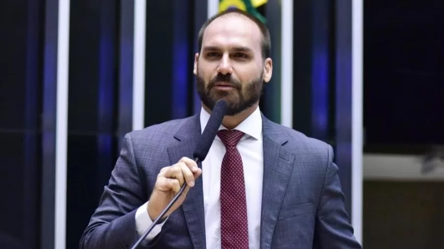 Eduardo Bolsonaro diz que EUA podem enviar caças e navios ao Brasil em defesa da democracia