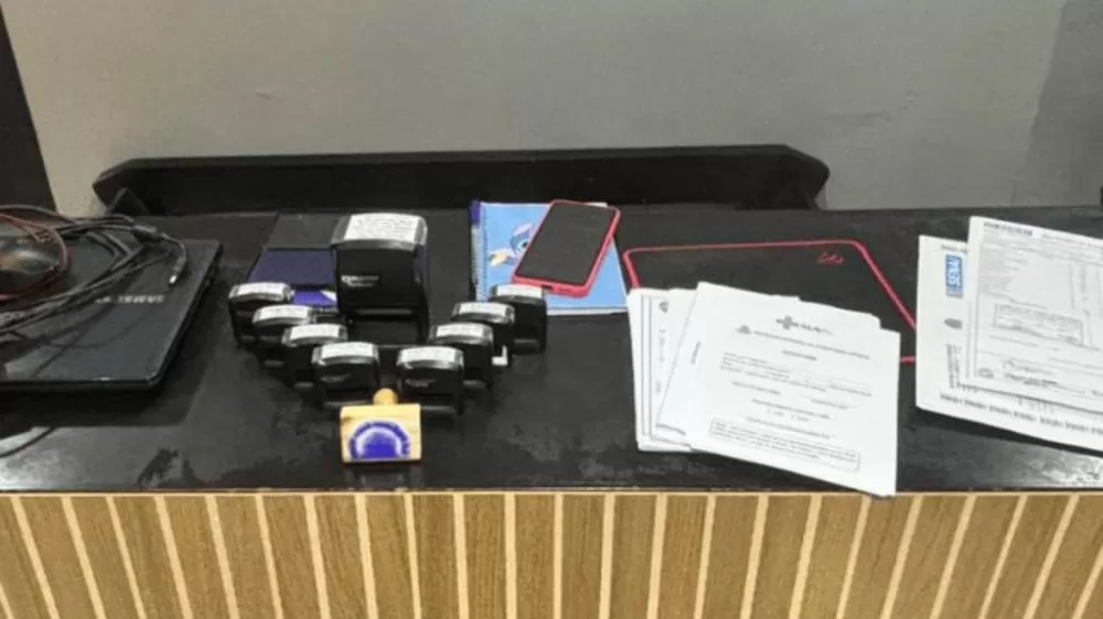 Casal é preso em Minas por venda de diplomas falsos