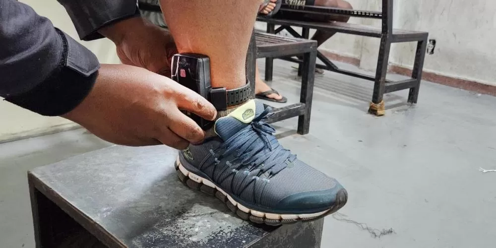 Número de pessoas com tornozeleiras eletrônicas cresce em Minas e chega a 9,5 mil